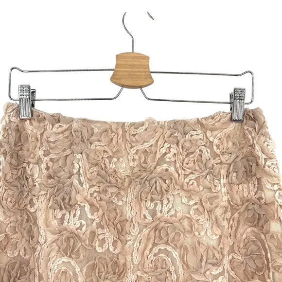 Mikael Aghal Rosette Embroidered Pencil Skirt Cream Beige Blush Size 6 - Picture 3 of 9
